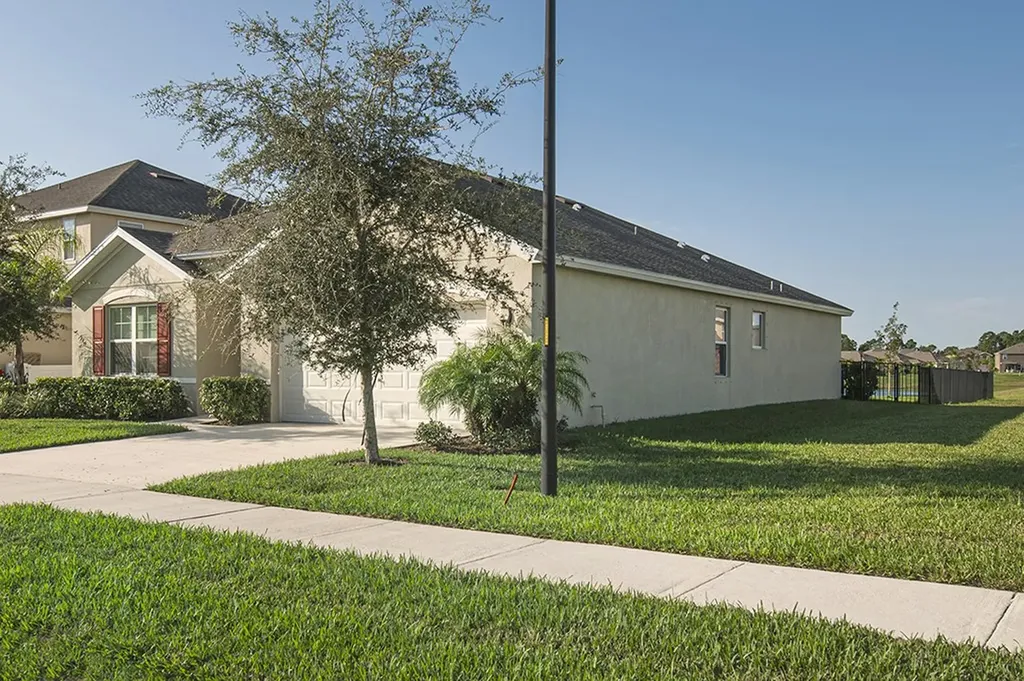 335 Lexington Court SW Vero Beach FL 32962