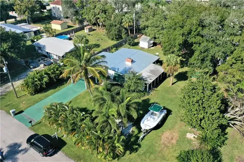 656 16th Place Vero Beach FL 32960