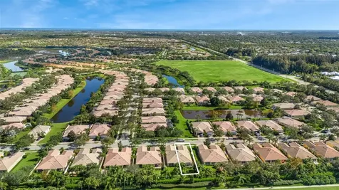 5017 Corsica Square Vero Beach FL 32967