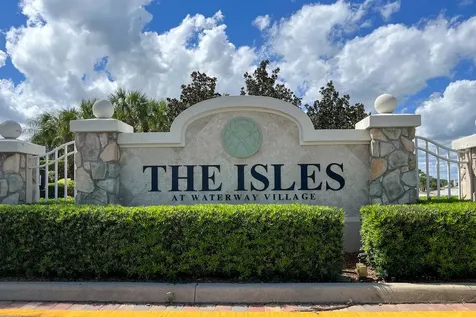 5017 Corsica Square Vero Beach FL 32967