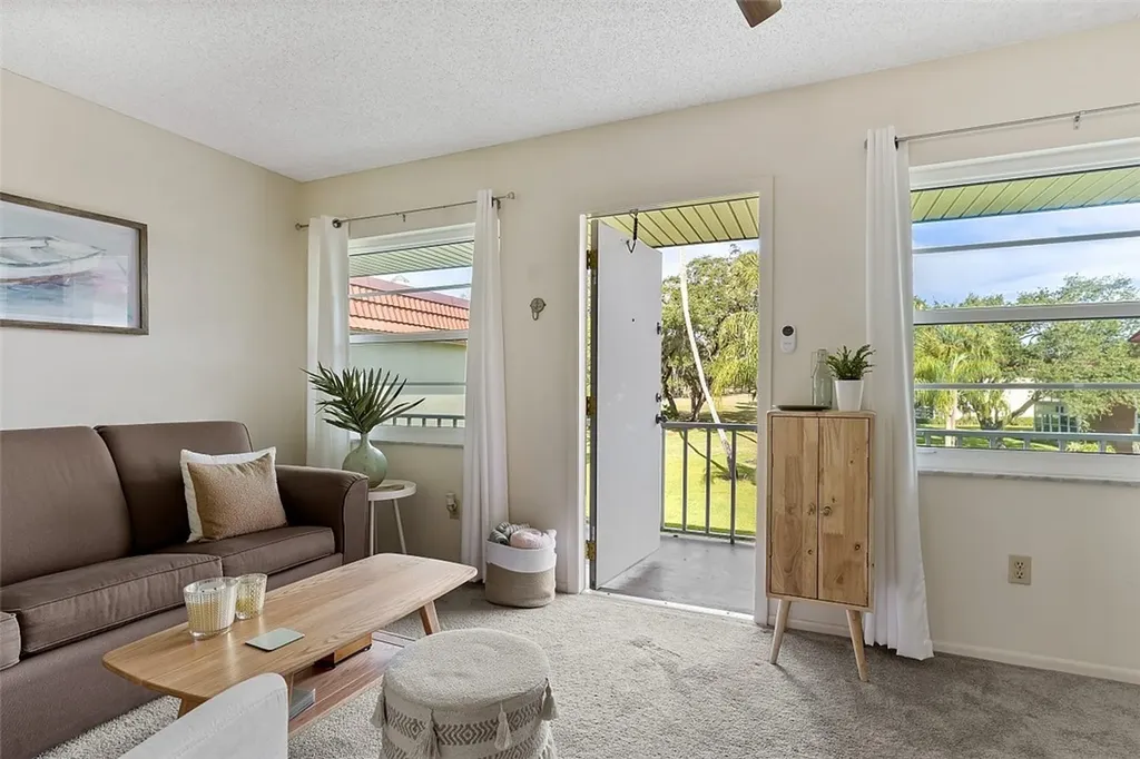 10 Vista Palm Lane Vero Beach FL 32962