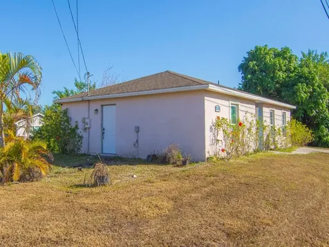 2436 42nd Place Vero Beach FL 32967