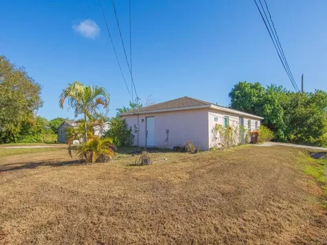 2436 42nd Place Vero Beach FL 32967