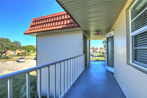 105 Spring Lake Court Vero Beach FL 32962