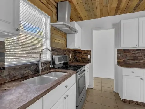 703 5th Place SW Vero Beach FL 32962