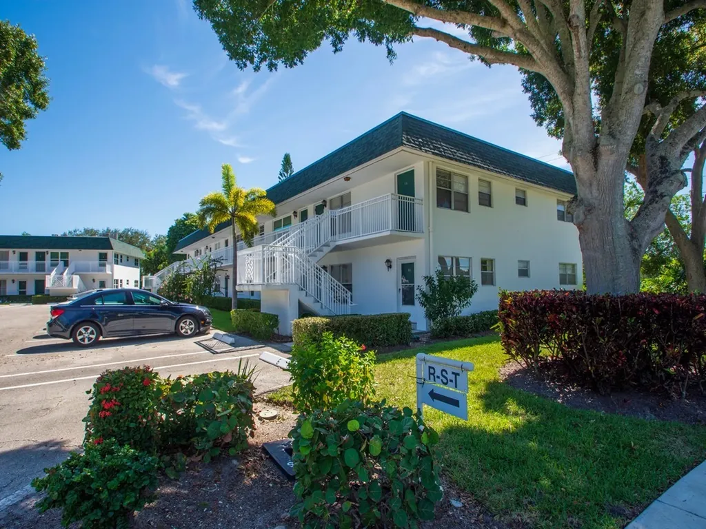 2800 Indian River Boulevard Vero Beach FL 32960