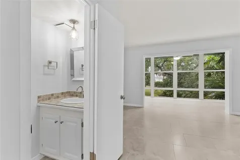 1901 Indian River Boulevard Vero Beach FL 32960