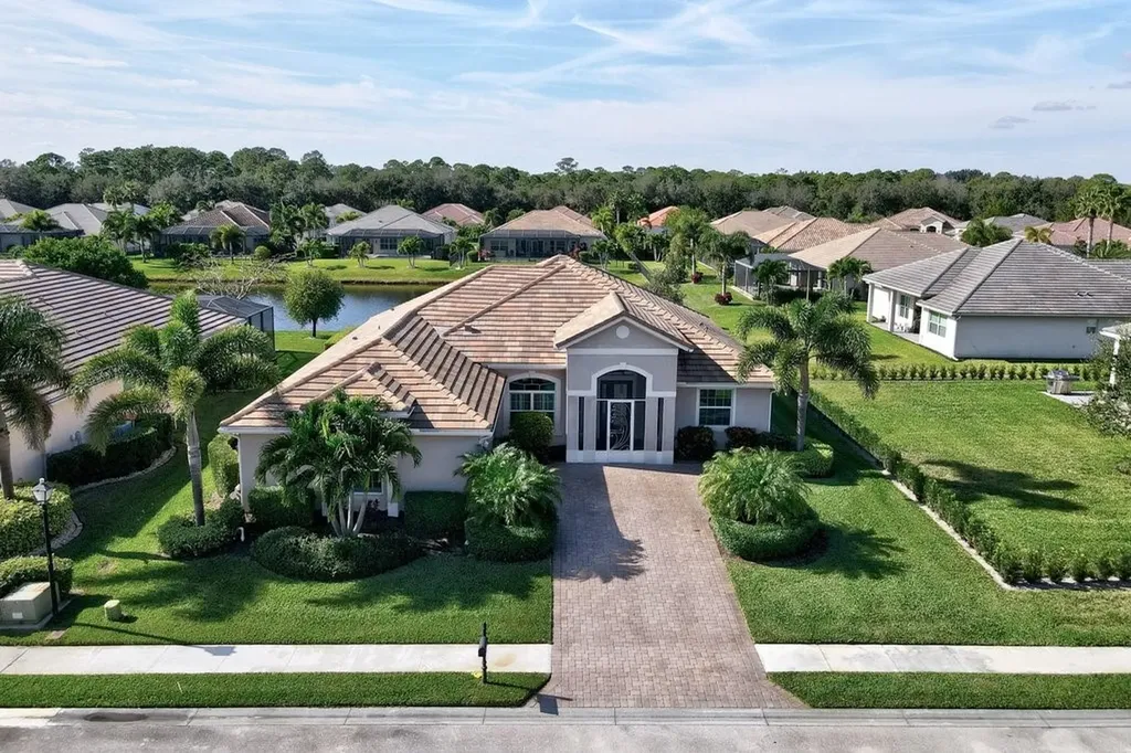 8255 Heather Court Vero Beach FL 32967