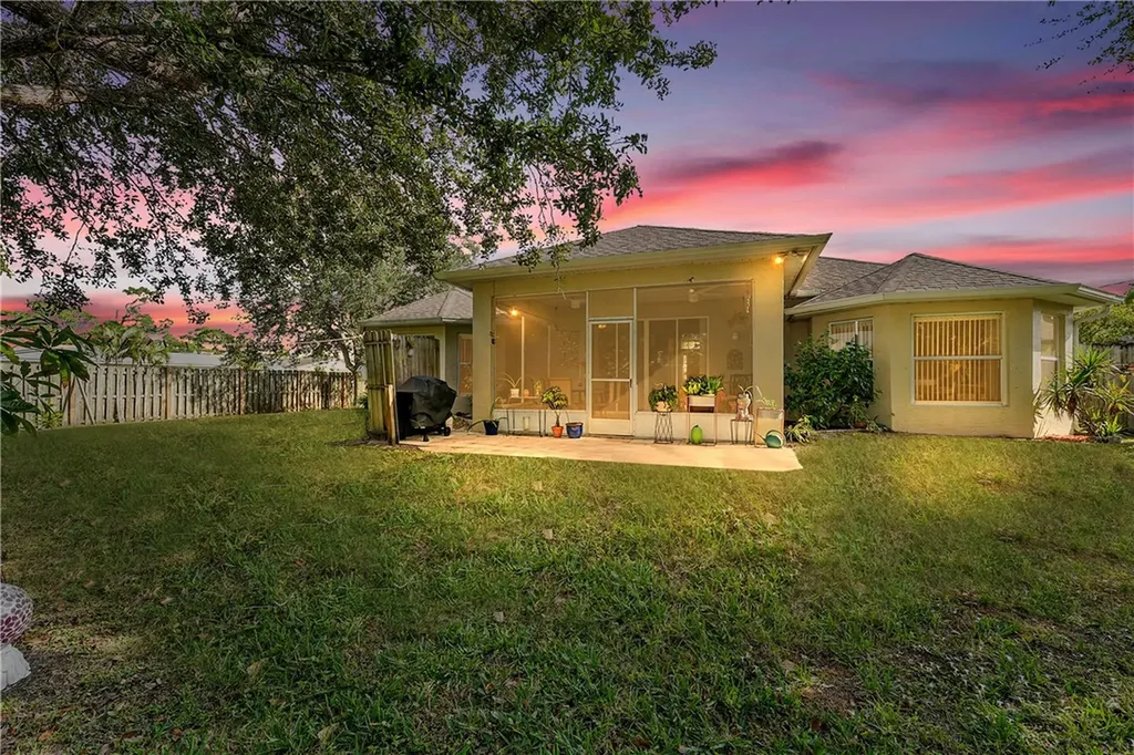 579 SE Marydale Terrace Port St Lucie FL 34983