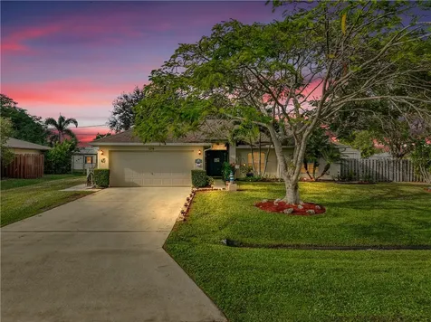 579 SE Marydale Terrace Port St Lucie FL 34983