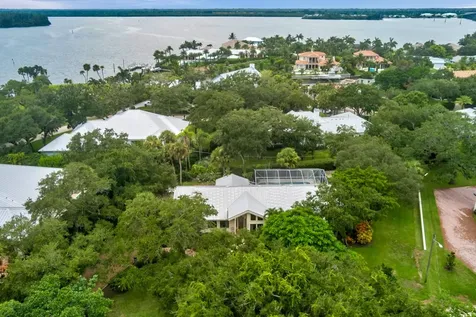 1513 E Camino Del Rio Vero Beach FL 32963