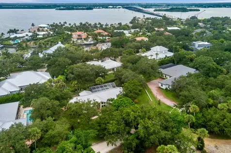 1513 E Camino Del Rio Vero Beach FL 32963