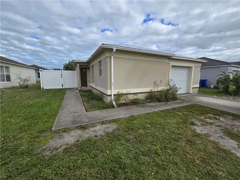 4876 30th Avenue Vero Beach FL 32967
