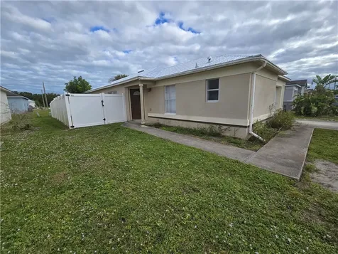 4876 30th Avenue Vero Beach FL 32967