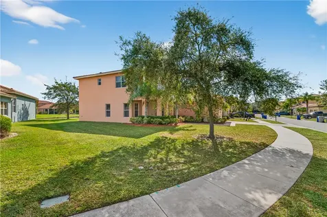 2016 Plainfield Drive SW Vero Beach FL 32968