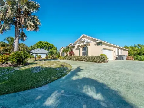 7400 32nd Court Vero Beach FL 32967