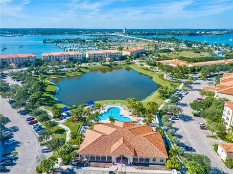 33 Harbour Isle Drive W Fort Pierce FL 34949