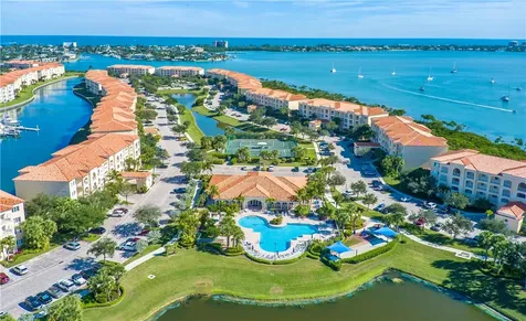 33 Harbour Isle Drive W Fort Pierce FL 34949