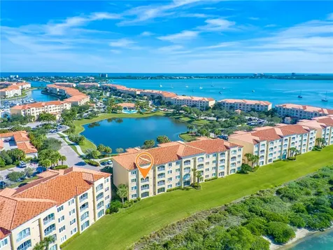 33 Harbour Isle Drive W Fort Pierce FL 34949