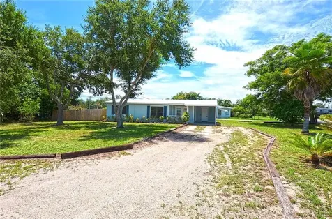 110 6th Court SW Vero Beach FL 32962