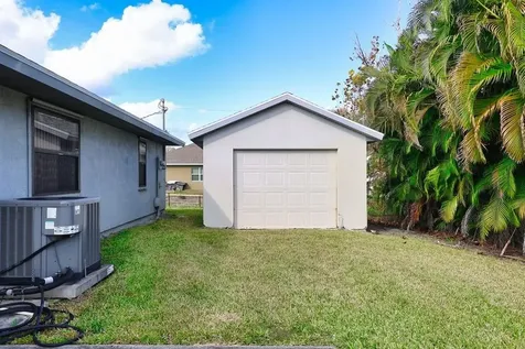 942 Chelsea Avenue Sebastian FL 32958