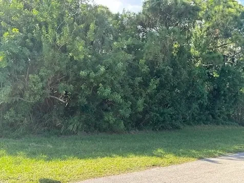 401 Betty Avenue Sebastian FL 32958