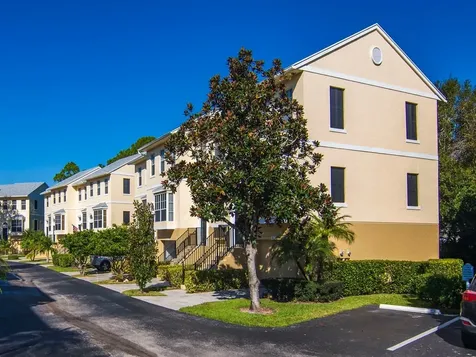 1680 42nd Square Vero Beach FL 32960