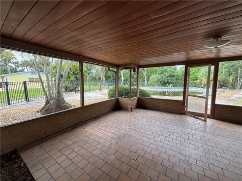 1701 24th Avenue Vero Beach FL 32960