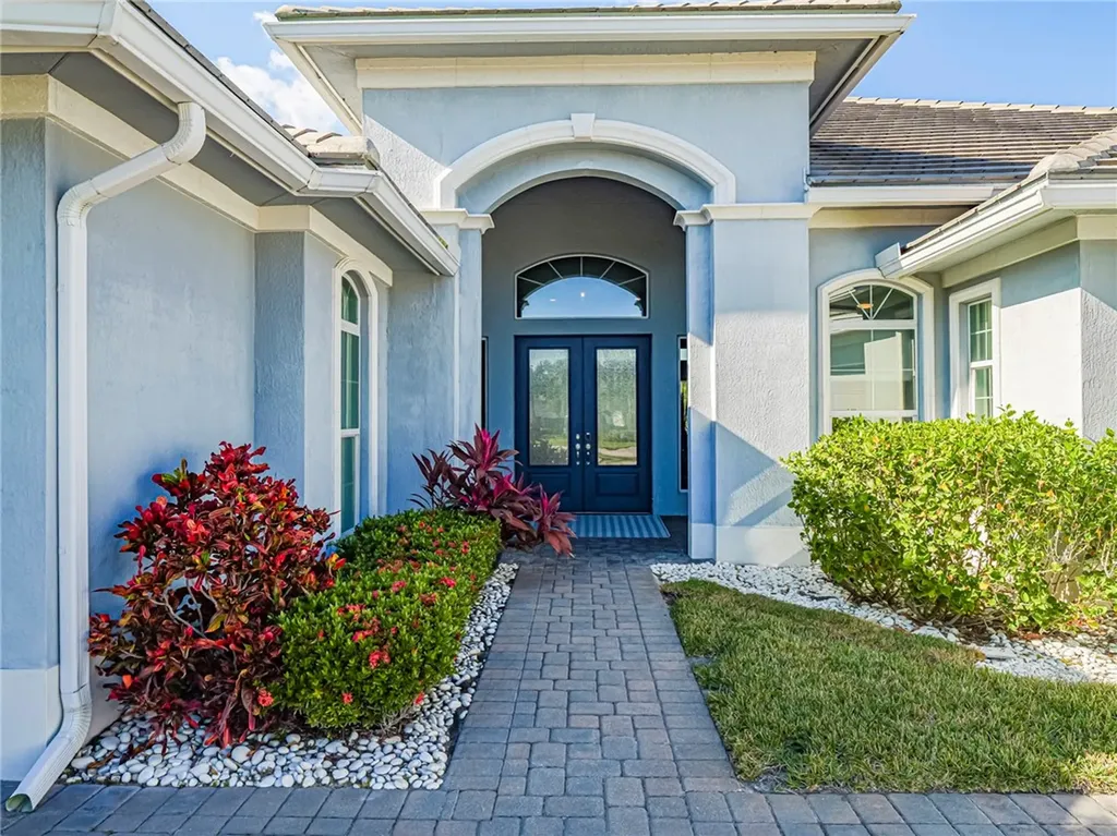 395 Sapphire Way SW Vero Beach FL 32968