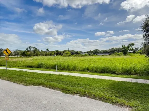 725 15th Place Vero Beach FL 32960