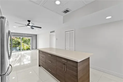 809 W Oakland Park Boulevard Fort Lauderdale FL 33311