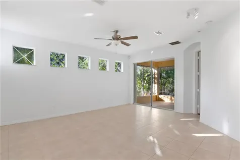 391 W Tangerine Square SW Vero Beach FL 32968