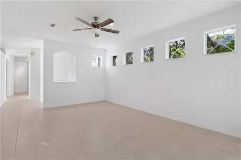 391 W Tangerine Square SW Vero Beach FL 32968