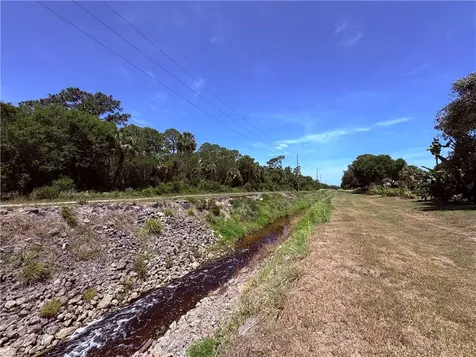 635 Fox Run SW Vero Beach FL 32962