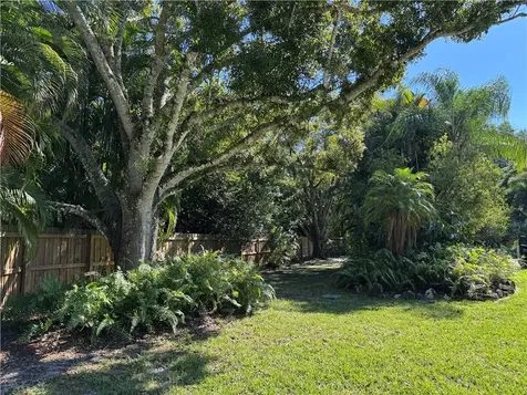 805 27th Avenue Vero Beach FL 32960