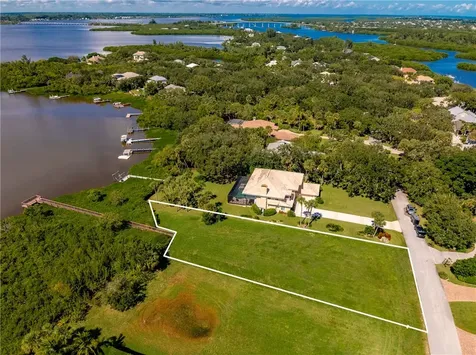 8615 Seacrest Drive Vero Beach FL 32963