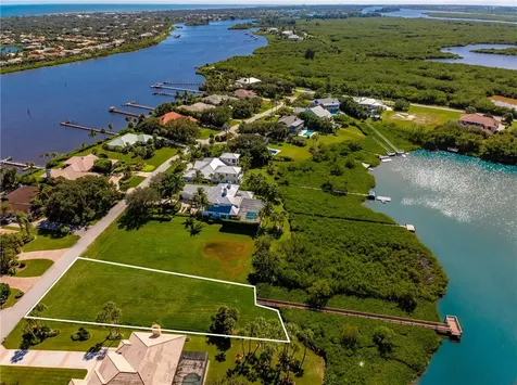 8615 Seacrest Drive Vero Beach FL 32963