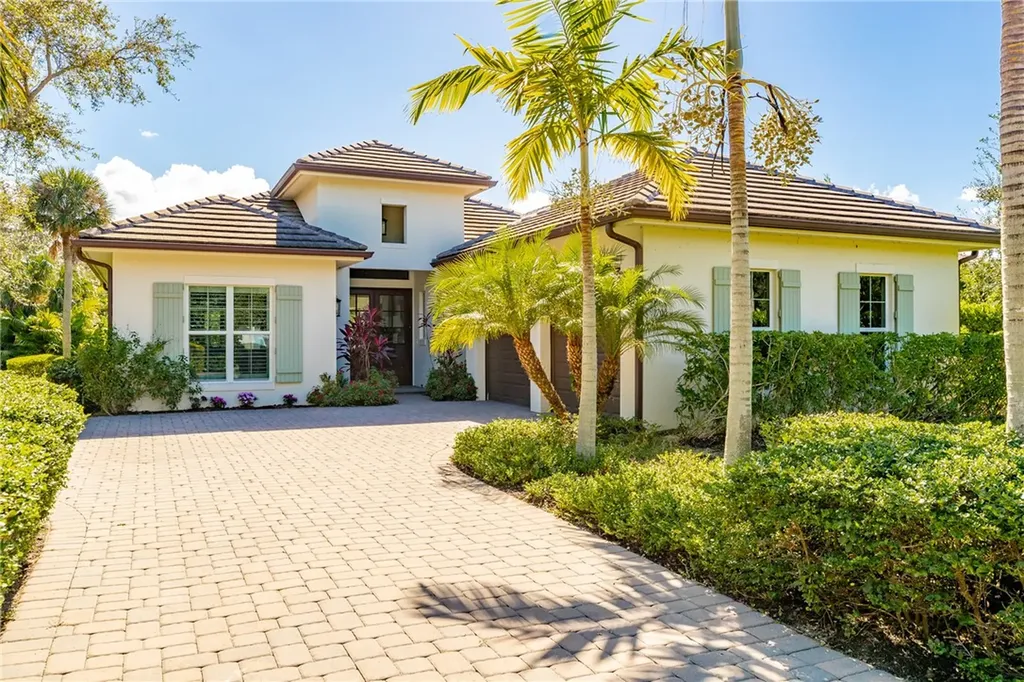 1700 Lake Club Court Vero Beach FL 32963