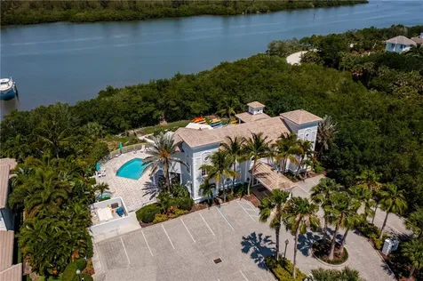 1700 Lake Club Court Vero Beach FL 32963