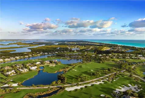 704 Grove Place Vero Beach FL 32963