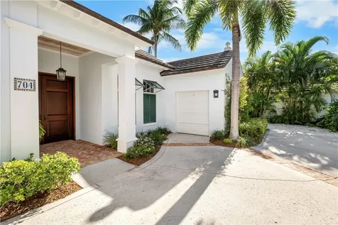 704 Grove Place Vero Beach FL 32963