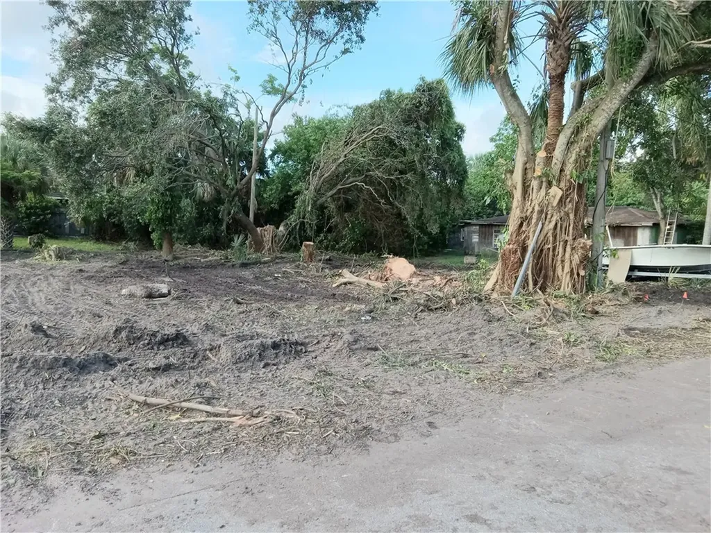2066 42nd Place Vero Beach FL 32967
