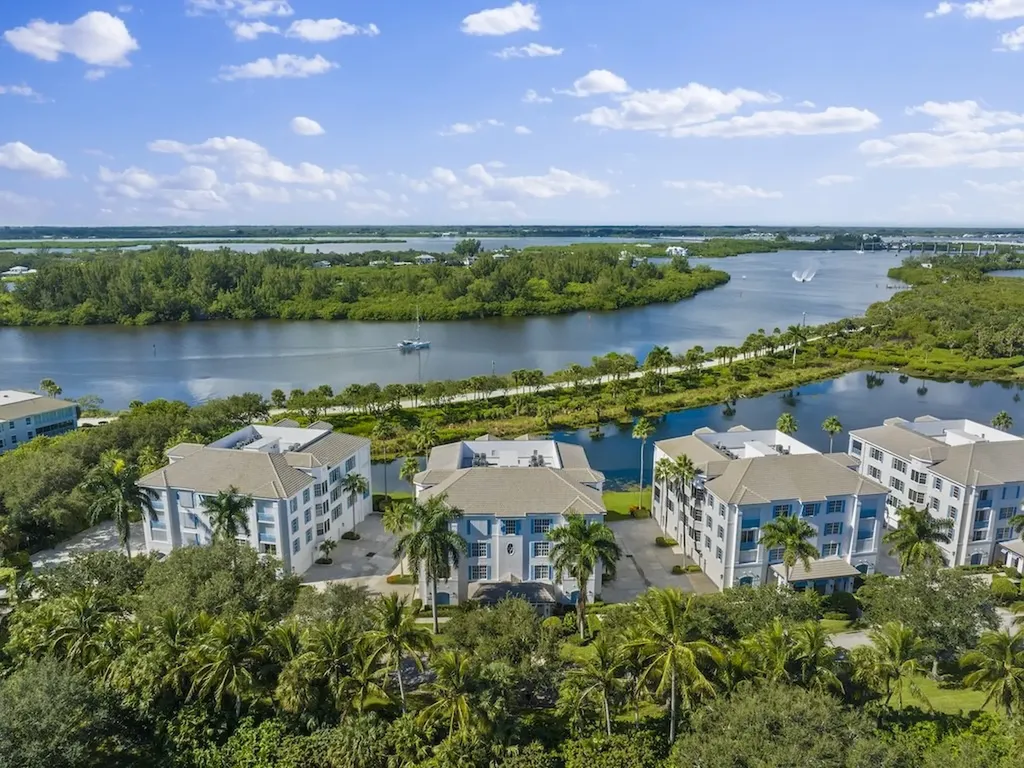 9013 Somerset Bay Lane Vero Beach FL 32963