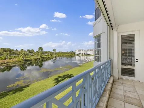 9013 Somerset Bay Lane Vero Beach FL 32963