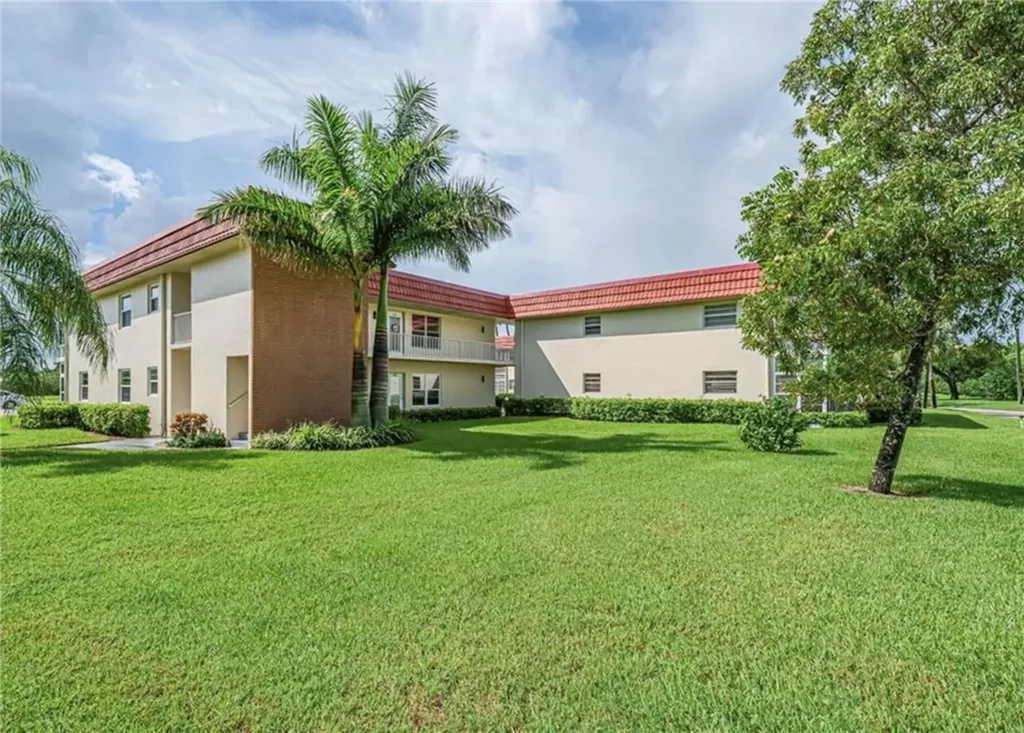 102 Royal Oak Drive Vero Beach FL 32962