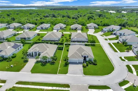 7230 33rd Square Vero Beach FL 32967