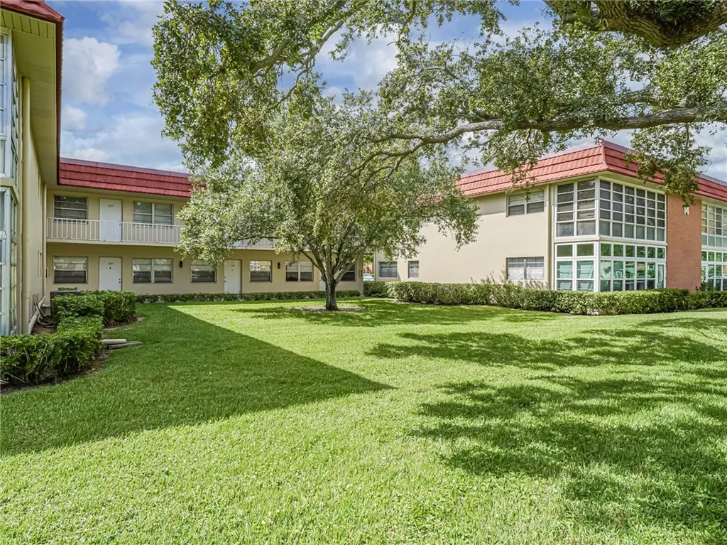 14 Vista Palm Lane Vero Beach FL 32962
