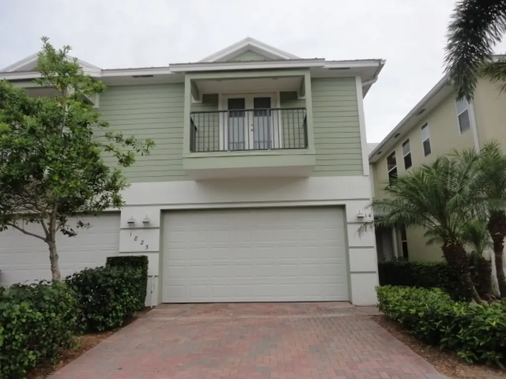 1825 Bridgepointe Circle Vero Beach FL 32967