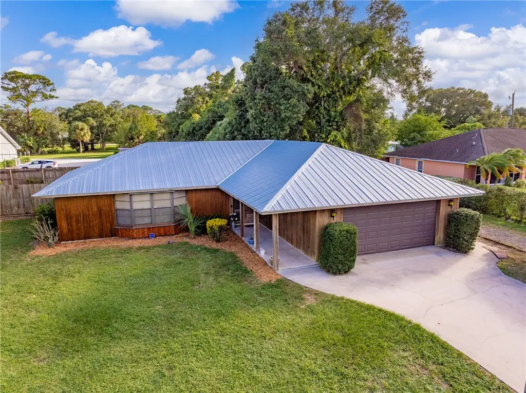 2745 1st Street Vero Beach FL 32968