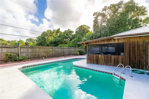 2745 1st Street Vero Beach FL 32968